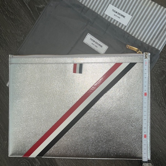 THOM BROWNE
Black Small Zip Document Holder - Picture 10 of 10